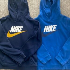 Set of Nike sweatshirts